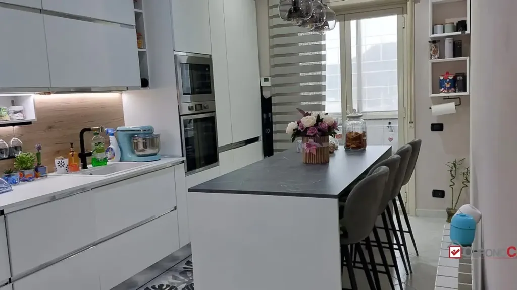 Kitchen - Modernised Apartment with Balcony in Messina