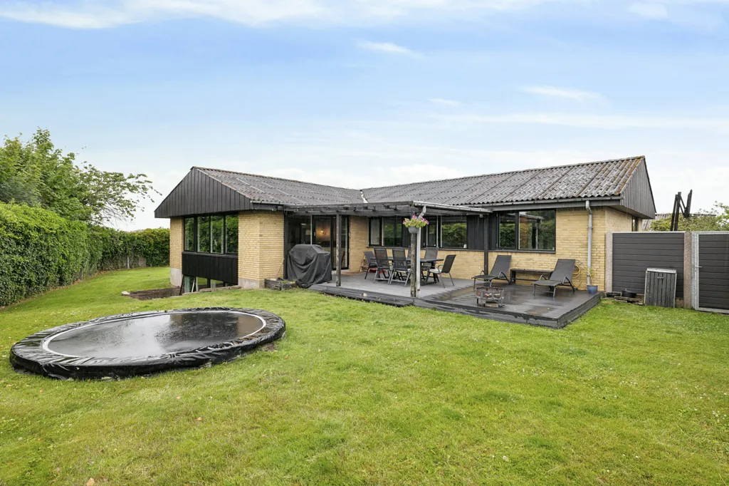 Garden - Maintained Family Villa in Viborg