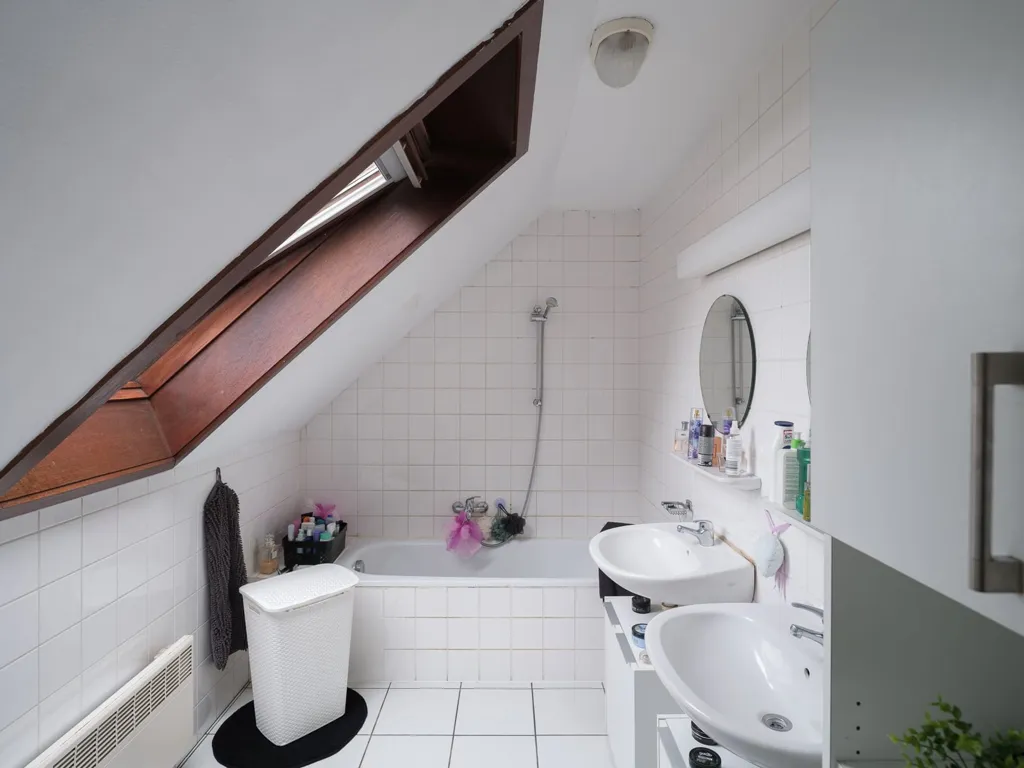 Salles de bain - Maison avec Commerces et Jardin à Moerbeke