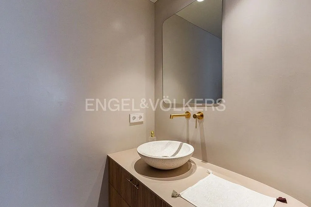 Vannitoad - Renovated Penthouse with Terraza in La Seu