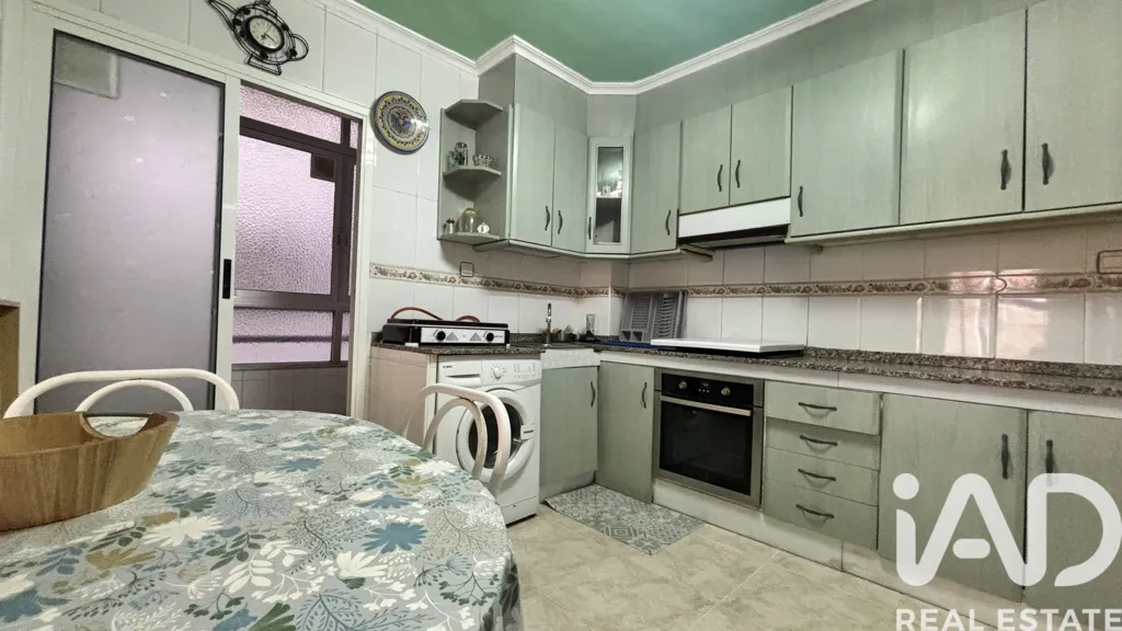 Köök - Alicante Apartment with Potential for Division