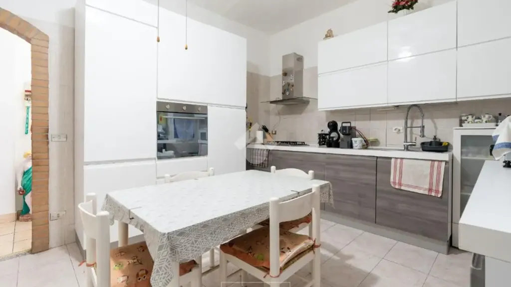 Köök - Spacious Apartment with Garage in Guiglia