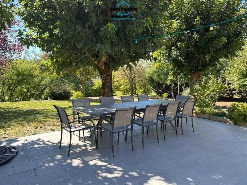 Terrasse - Maison avec Piscine et Jardin à Saint-Sylvestre-sur-Lot
