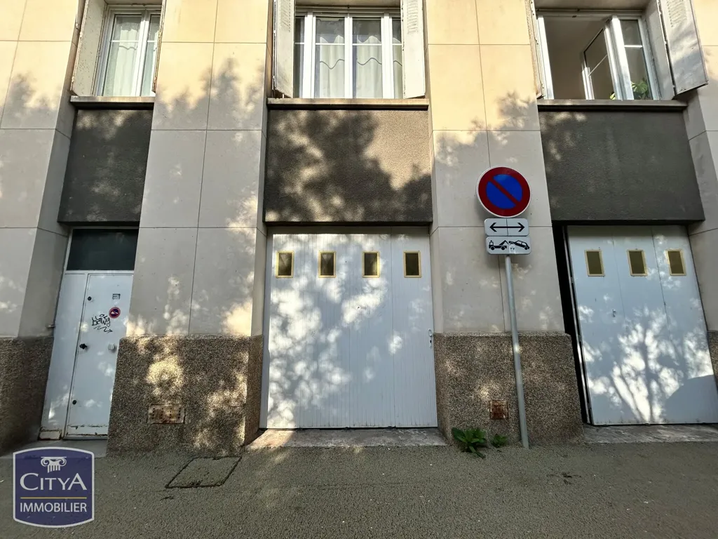 Välivaade - Garage with Secure Access in Tours Centre