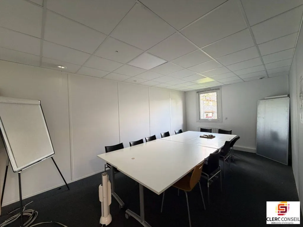 Bureau - Bureaux Rénovés avec Parking à Rouen Sud