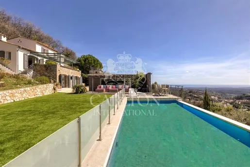 Piscine - Villa Luxueuse avec Piscine à Châteauneuf-Grasse