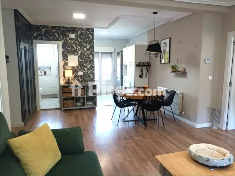Séjour - Modernised Flat with East-West Orientation in Barreda