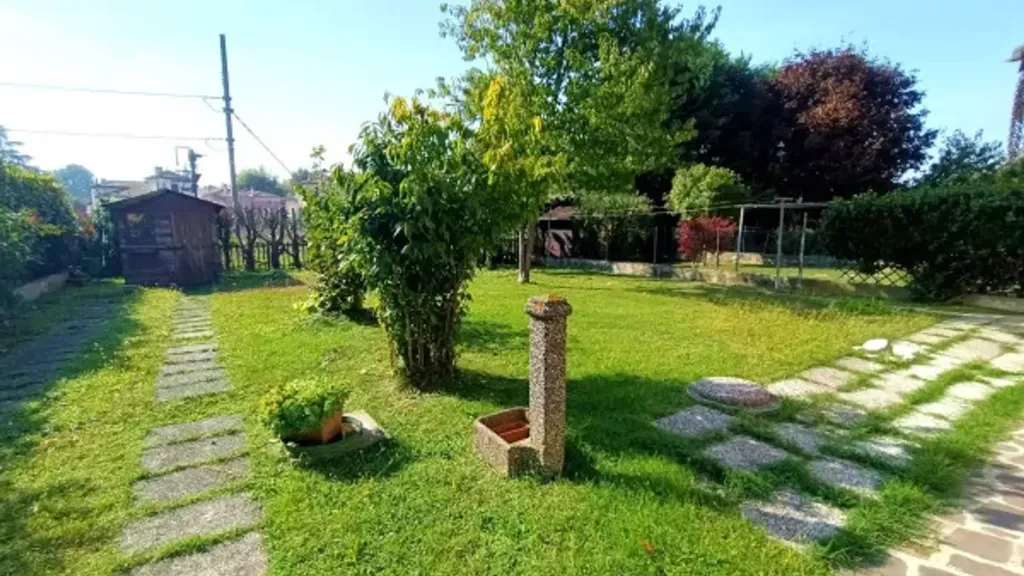 Aed - Terraced Villa with Garden in Adria