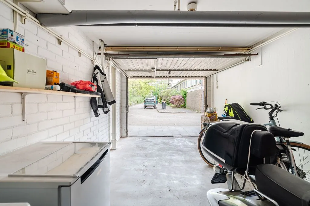 Garaaž - Apartment with Garage in Bilthoven