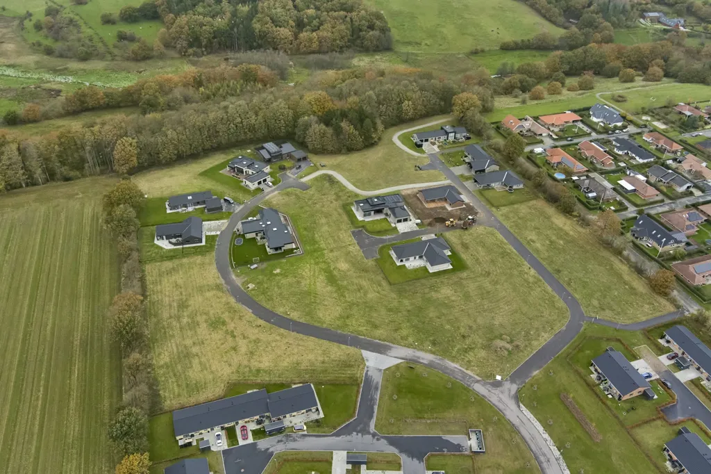 Õhuvaade - Year-Round Plot with 5G Coverage in Almind
