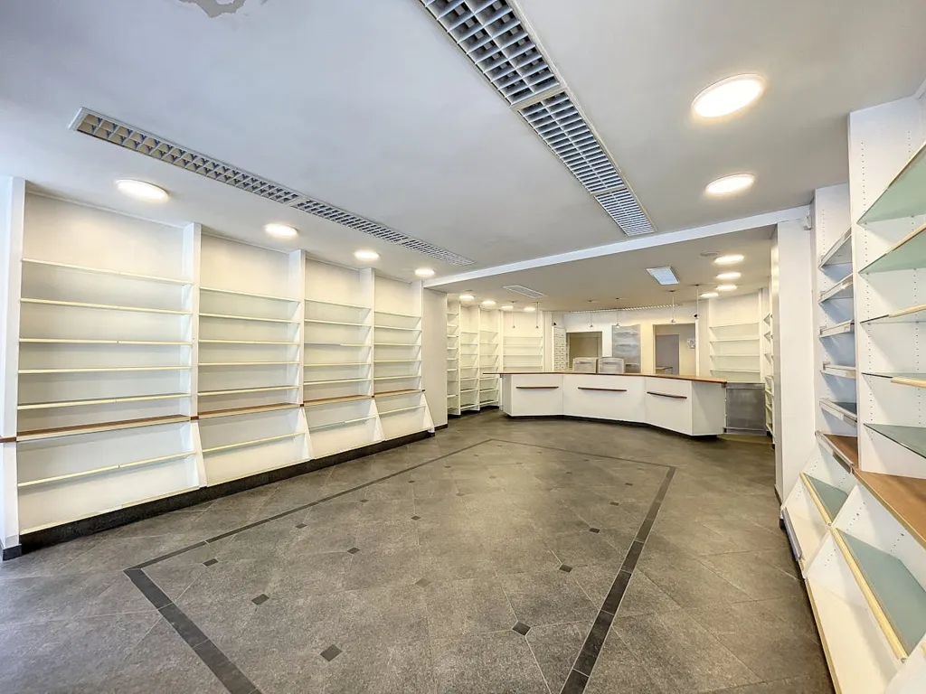 Toad - Commercial Space with Large Frontage in Brussels