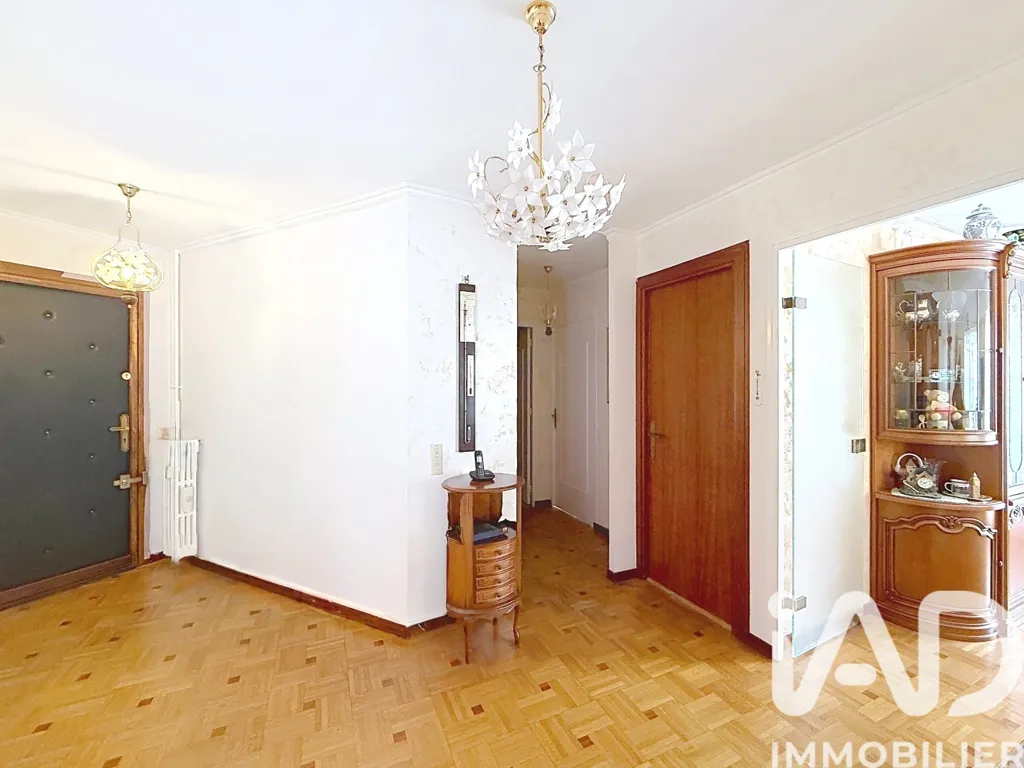 Esik - City Centre Apartment with Balcony in Menton