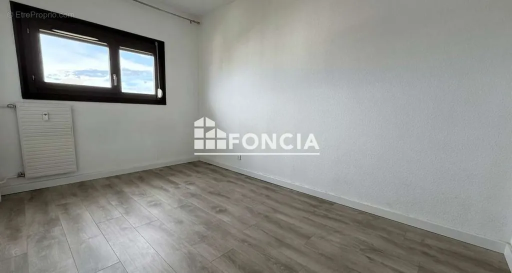 Rooms - Traversing Flat with Balcony in Thonon-les-Bains