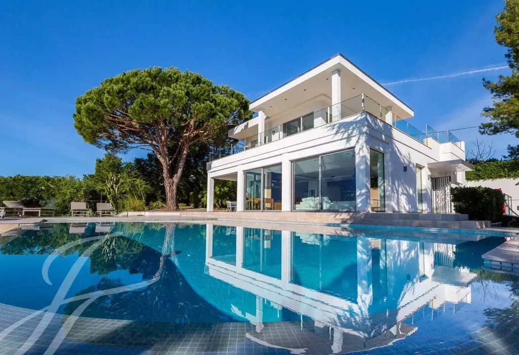 Bassein - Contemporary Villa with Sea View in Cannes
