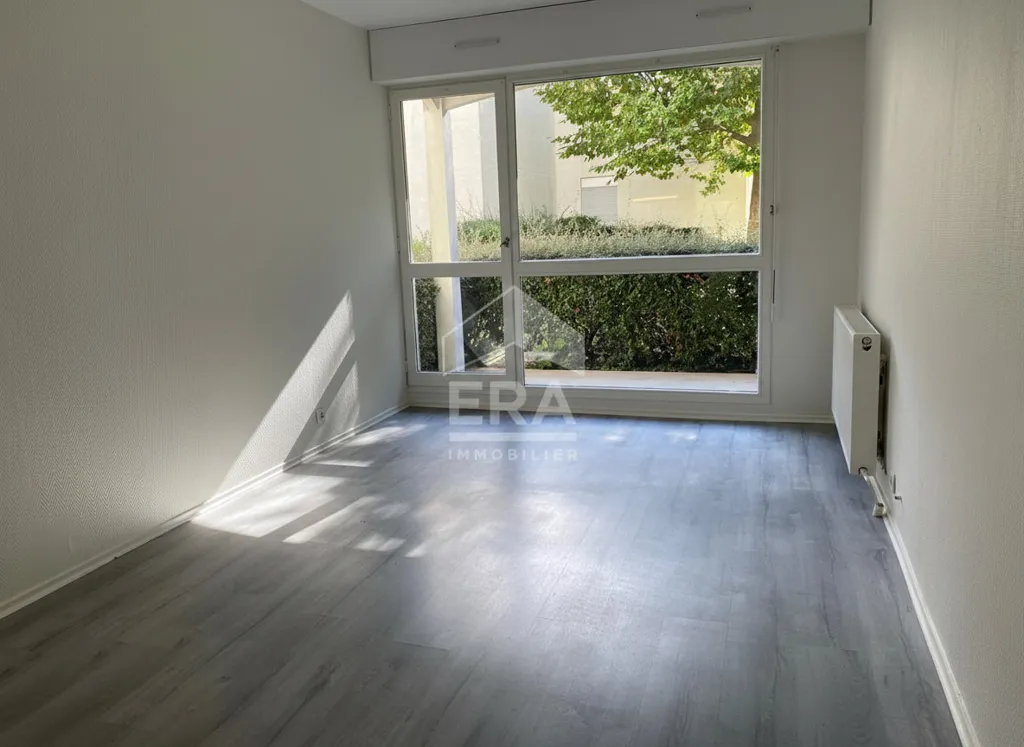 Toad - Studio Flat with Terrace near Chartres Station