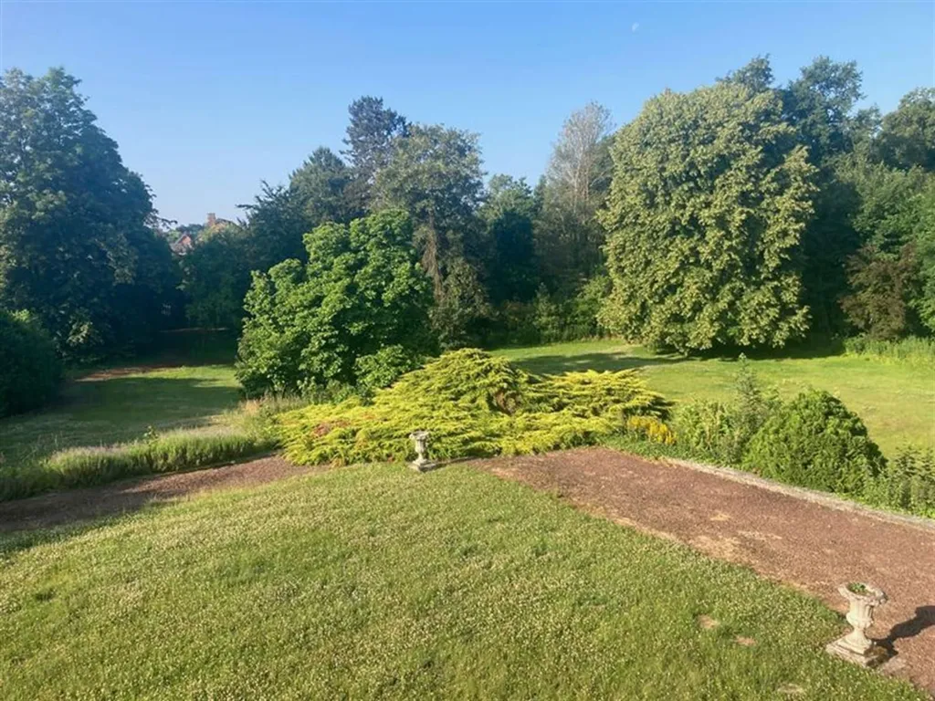 Aed - Historic Manor with Development Potential in Jodoigne