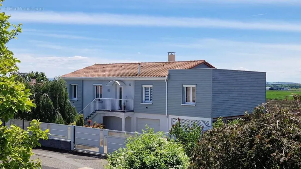 Maison 7 pièces à Menetrol