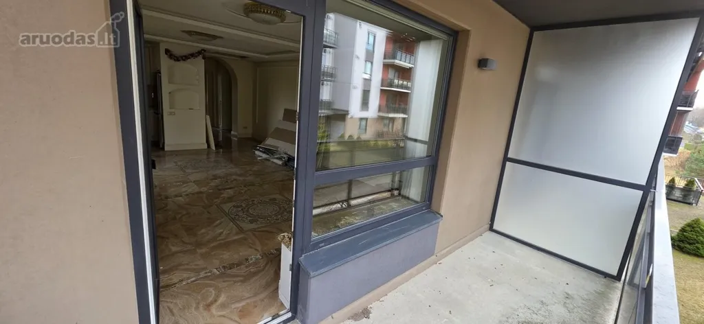 Balcon - 2-Bedroom Apartment with Balcony in Vilnius