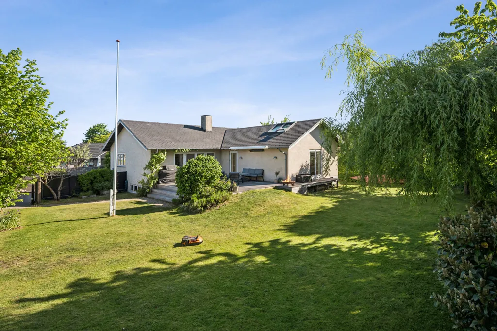 Giardino - Modernised Villa with Garden in Virum