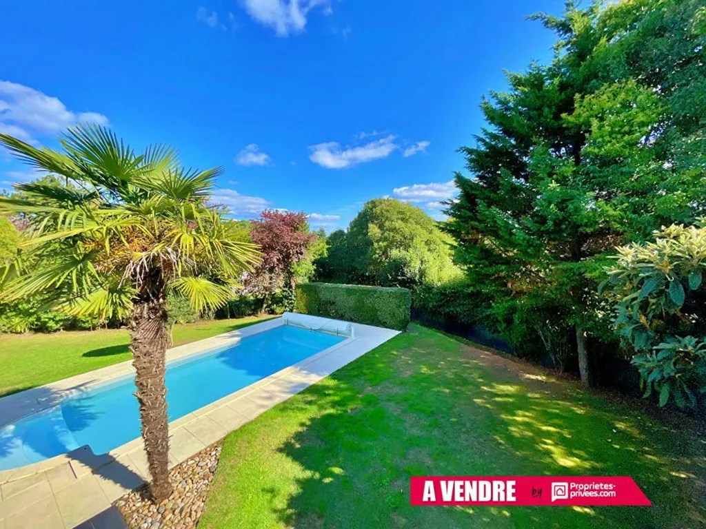 Piscine - Maison Luxueuse avec Piscine à Latresne