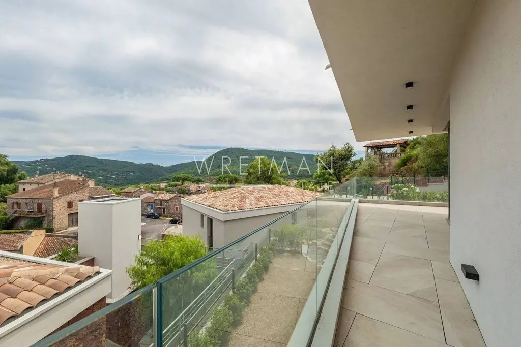 Terrasse - Appartement Luxe avec Piscine à Les Adrets-de-l'Estérel