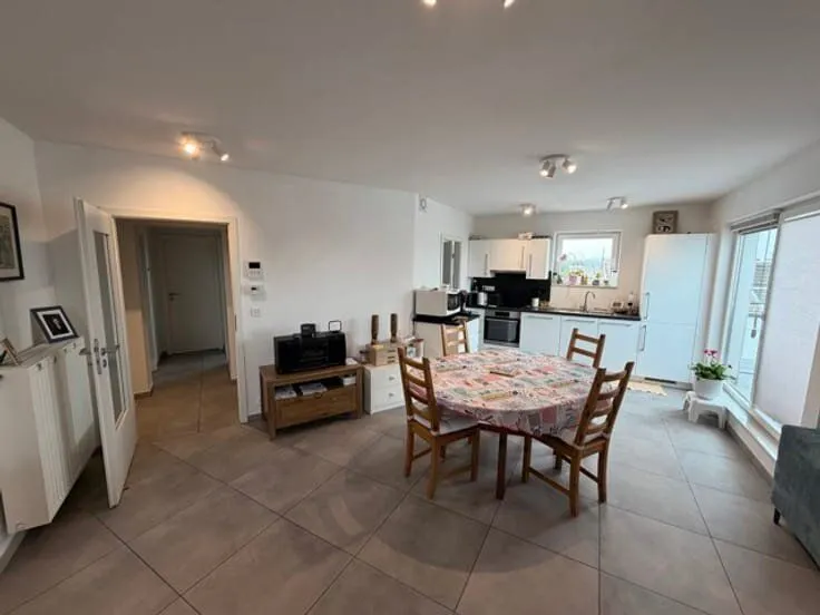 Salle à manger - Appartement Moderne 2 Chambres avec Balcon à Oupeye