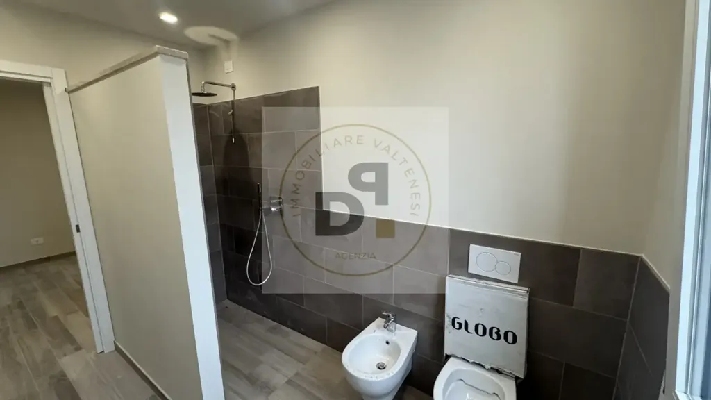 Salles de bain - Modern Bilocale with Covered Terrace in Gavardo