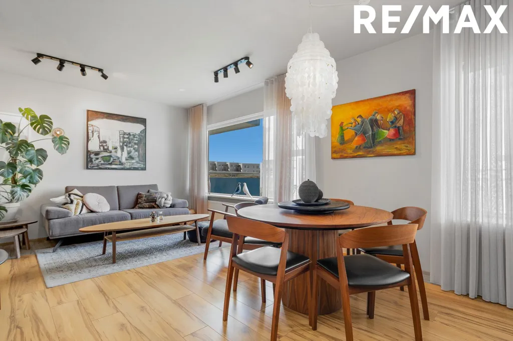 Séjour - Apartment with South-Facing Balcony in Garðabær