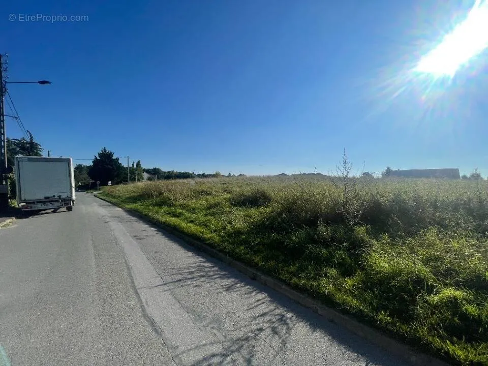 Aed - Buildable Plot with Garden View in Luzancy