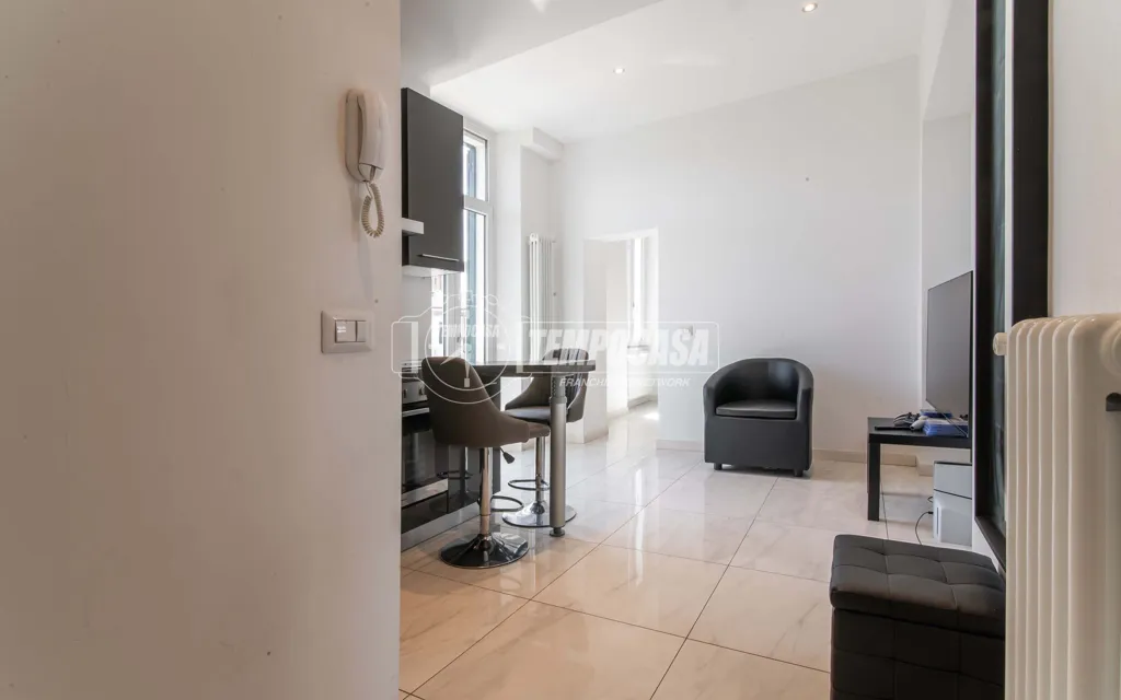 Elutuba - Rented Two-Bedroom Apartment with Balcony in Como