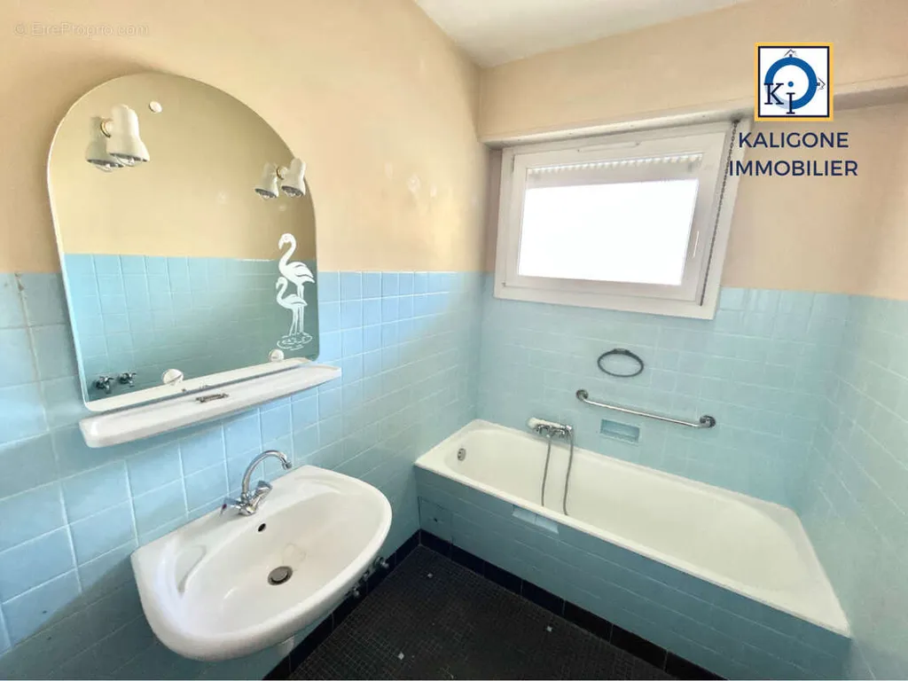 Salles de bain - Appartement lumineux avec balcon à proximité des commodités
