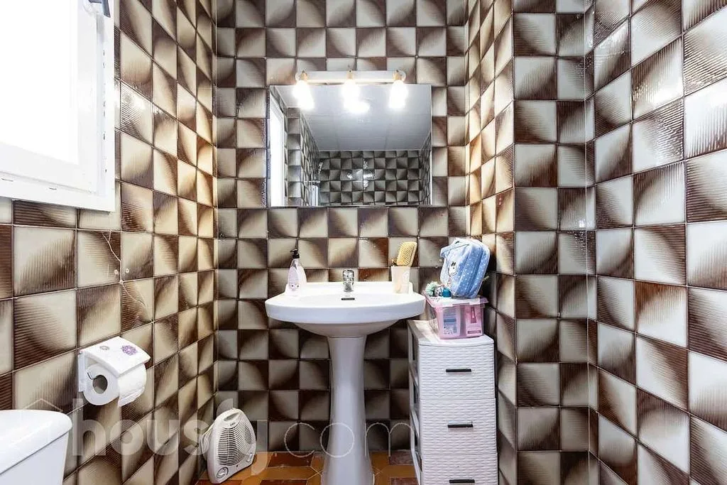 Bathrooms - Apartment with Balcony in Santa Bàrbara