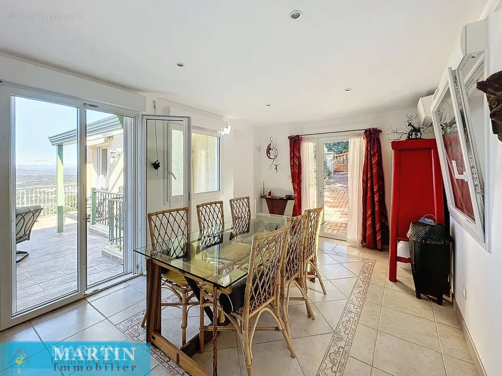 Terrass - Villa with Garden View in Le Boulou