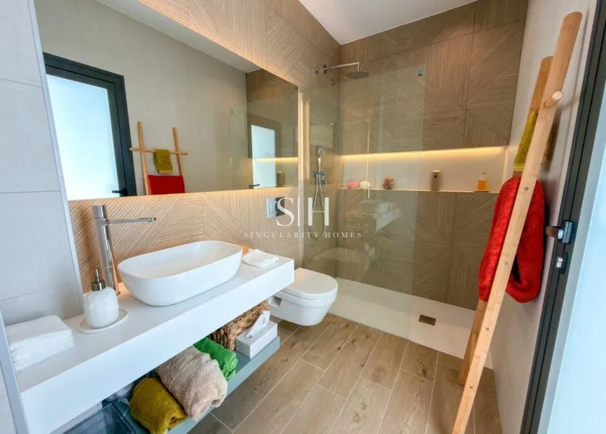 Bathrooms - Contemporary Villa with Private Pool in San Fulgencio