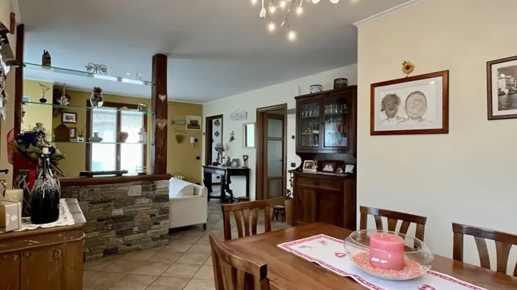 Salle à manger - Villa with Panoramic Balcony in Valle Intelvi