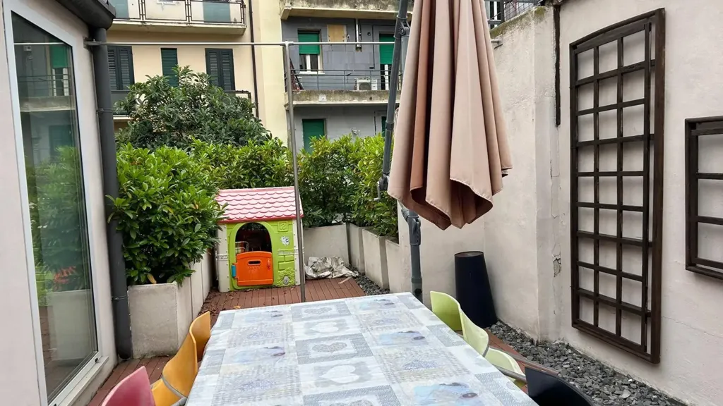 Terrasse - Loft Apartment with Large Windows in Mantova Centre