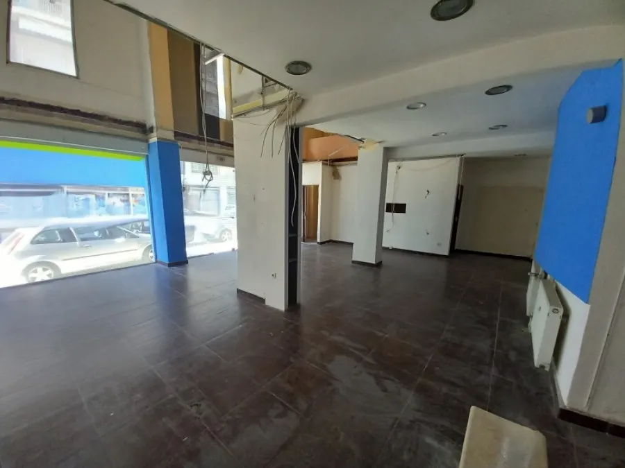 Pièces - Three-Storey Shop with City View in Serres Centre