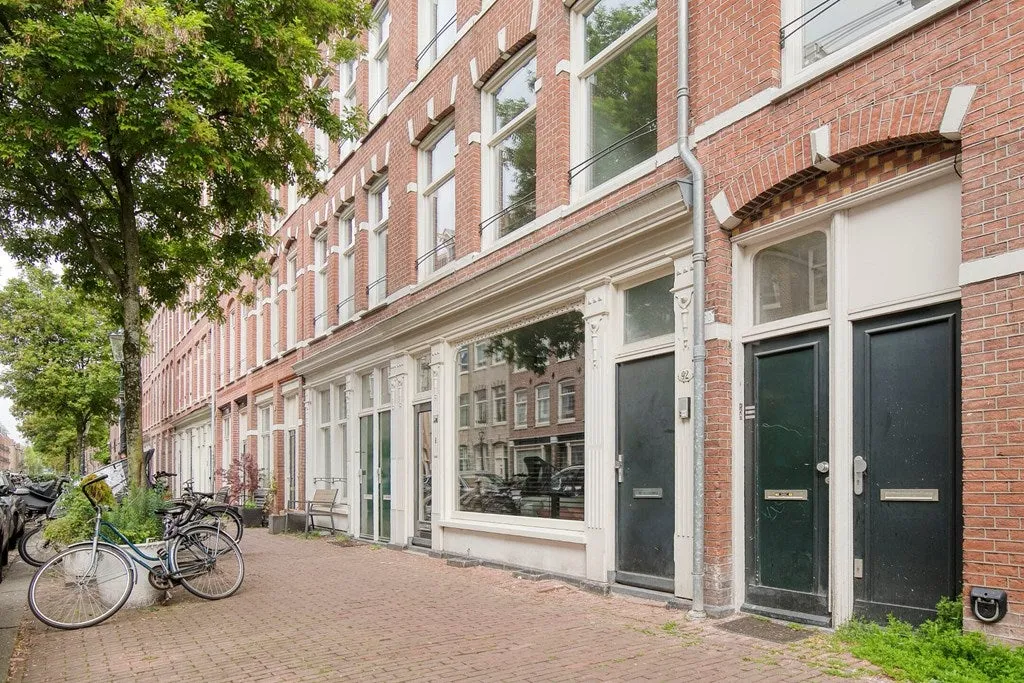 Charming Ground Floor Flat with Garden in Staatsliedenbuurt