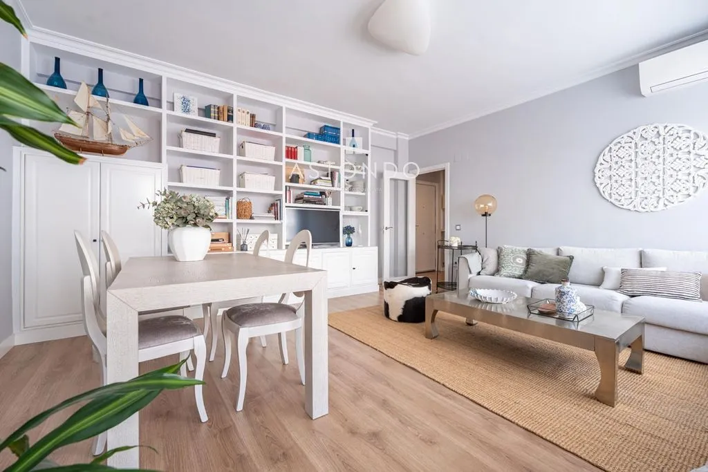 Séjour - Renovated Flat with Natural Light in Chamartín