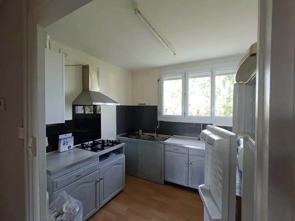 Köök - Furnished 4-Piece Apartment in Angers