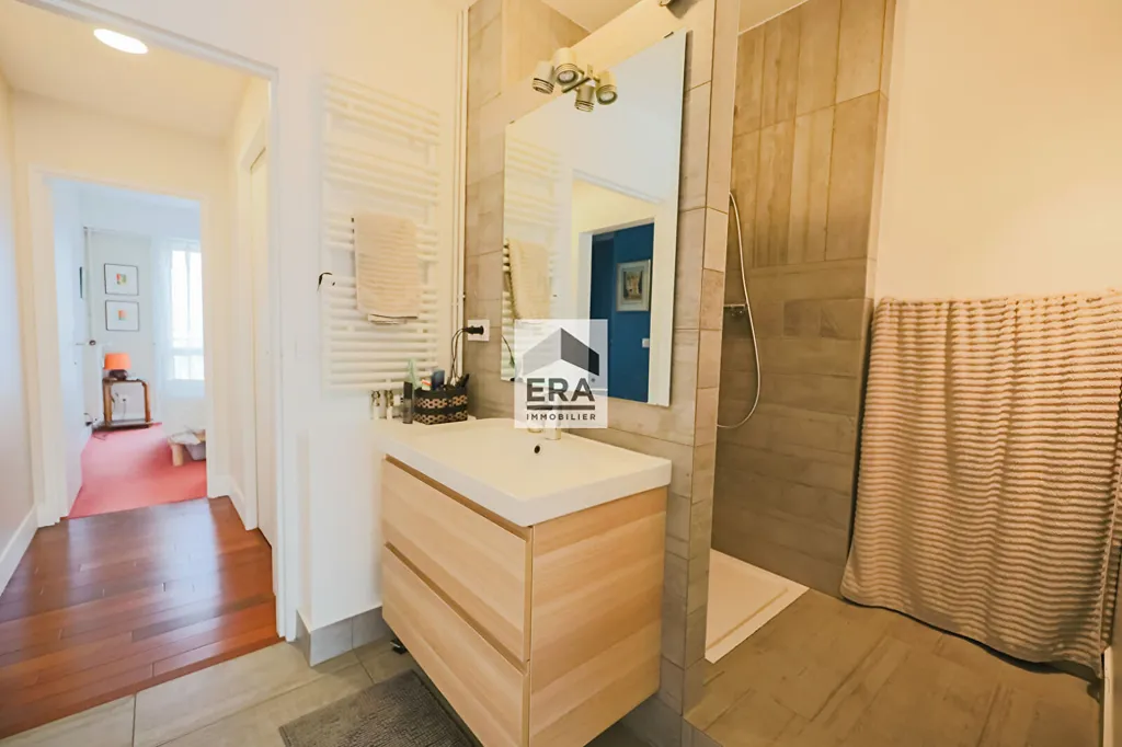 Vannitoad - Duplex with Large Terrace in Paris