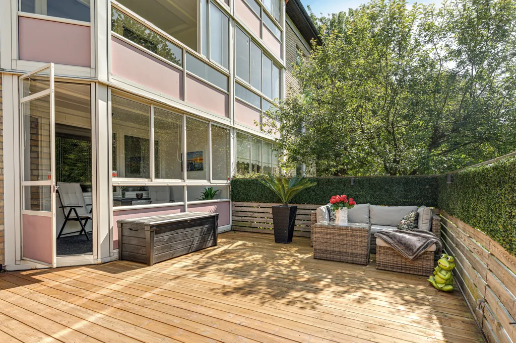 Terrasse - Renovated Two-Bedroom with Terrace in Hunnetorp