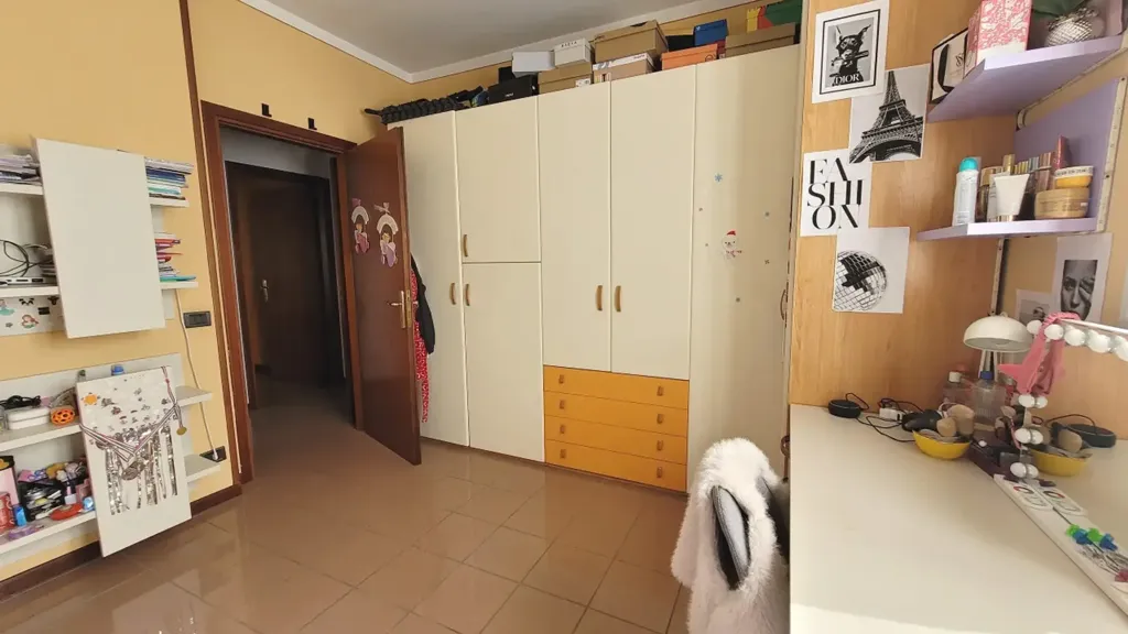 Chambres - Central Trilocale with Balcony in Bovezzo