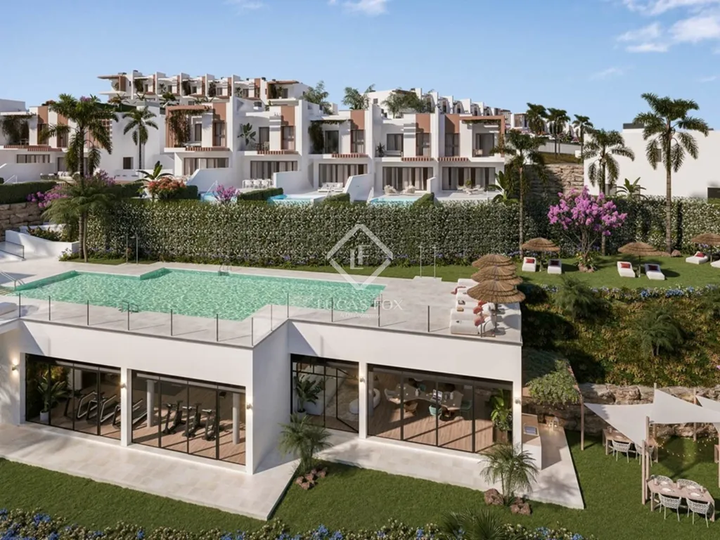 Bassein - Luxury Villa with Golf Club Access in Málaga