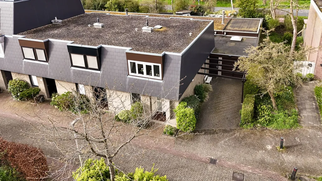 Õhuvaade - Playfully Designed Corner Home with Patio in Leiderdorp