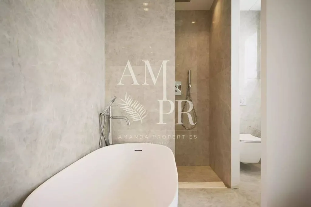 Vannitoad - Luxury Sea View Flat in Cannes