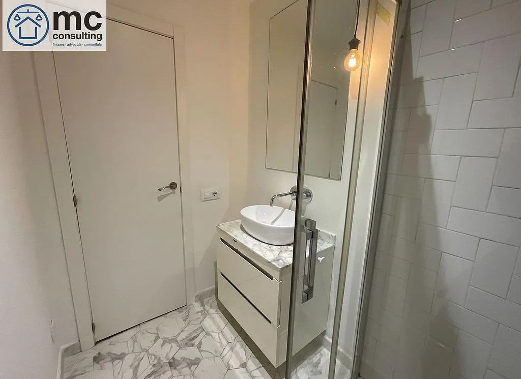 Salles de bain - Modern Flat with Balcony in El Raval, Barcelona