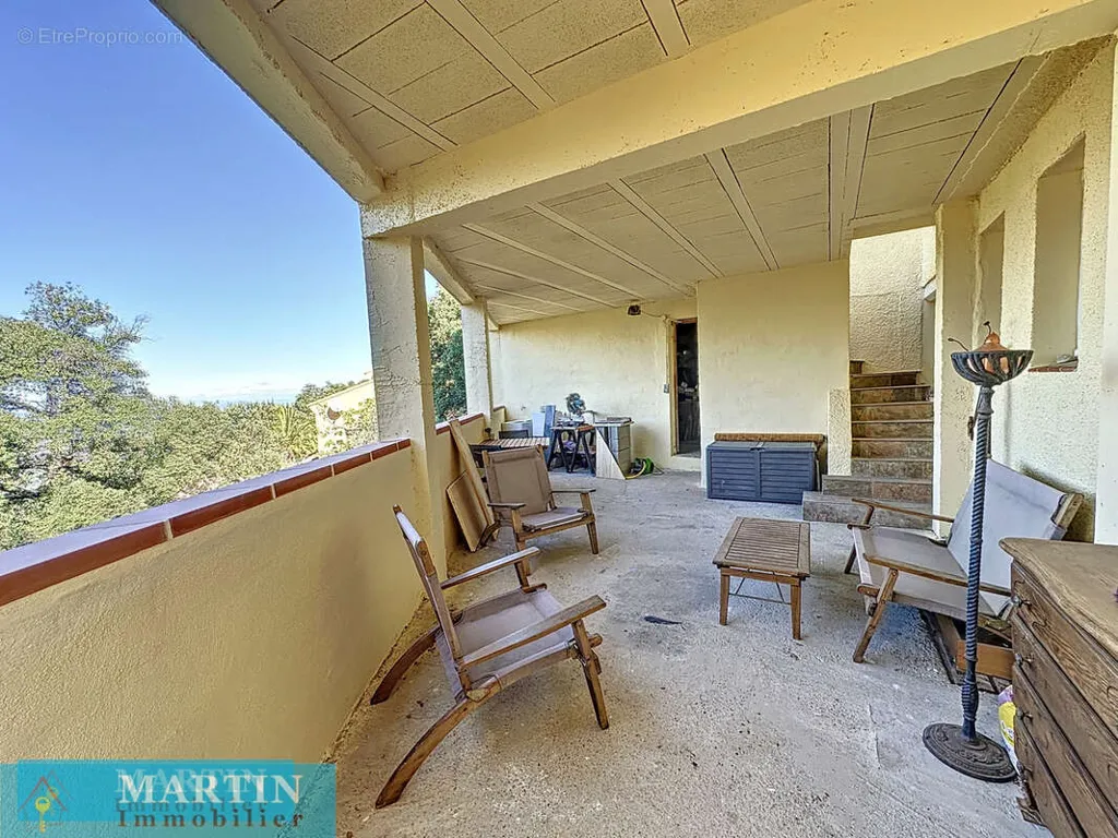 Terrass - Villa with Garden View in Le Boulou