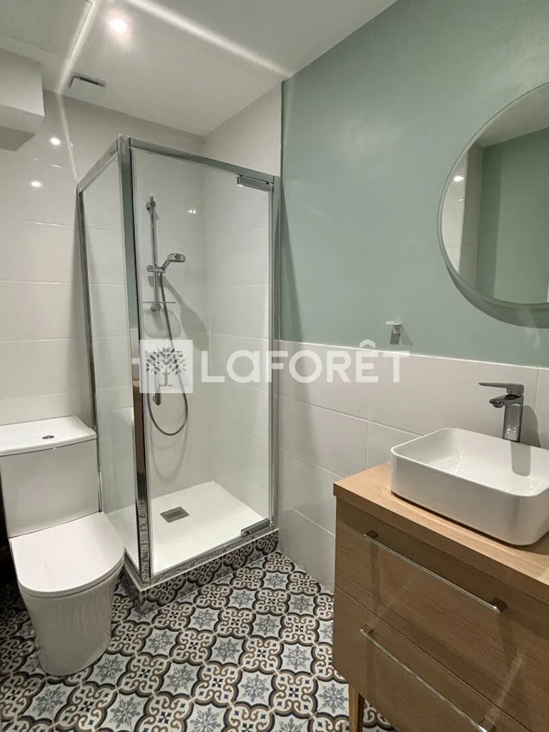 Salles de bain - Appartement Meublé 2 Pièces avec Balcons à Perpignan