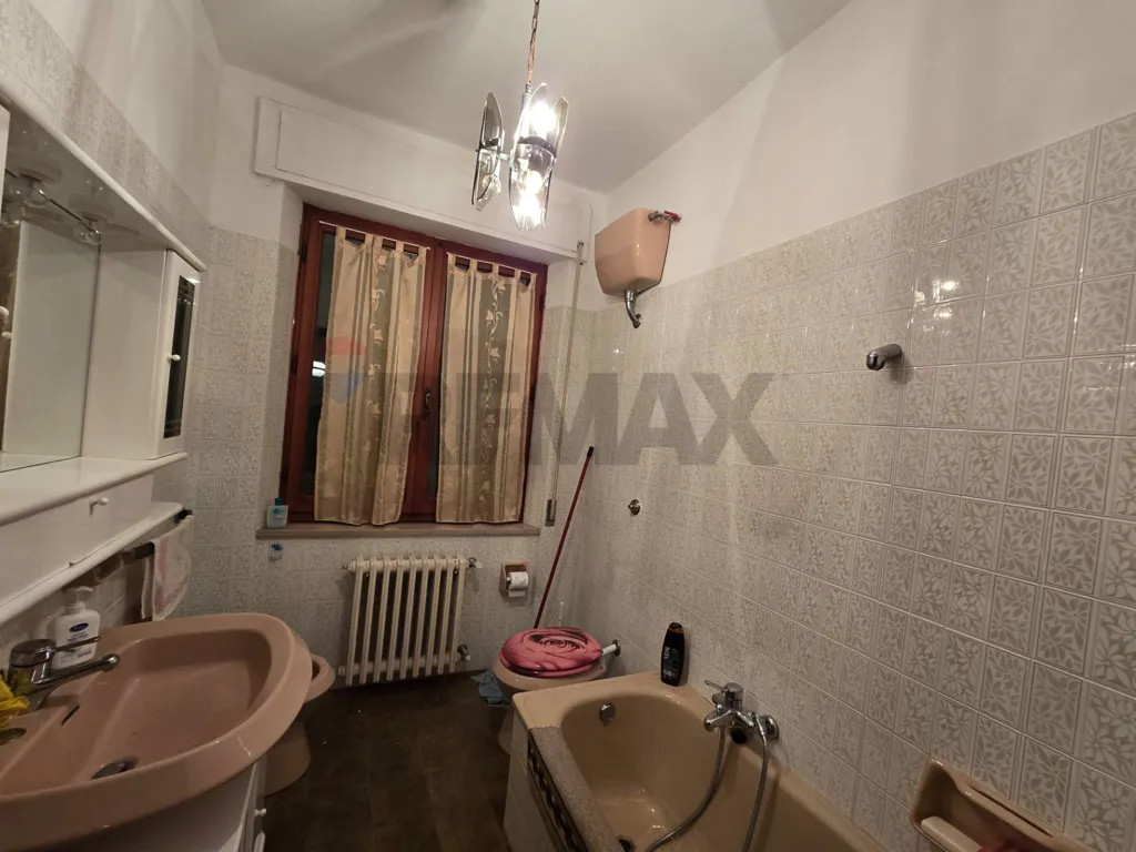 Bagni - Classical Villa with Garden in Sassoferrato